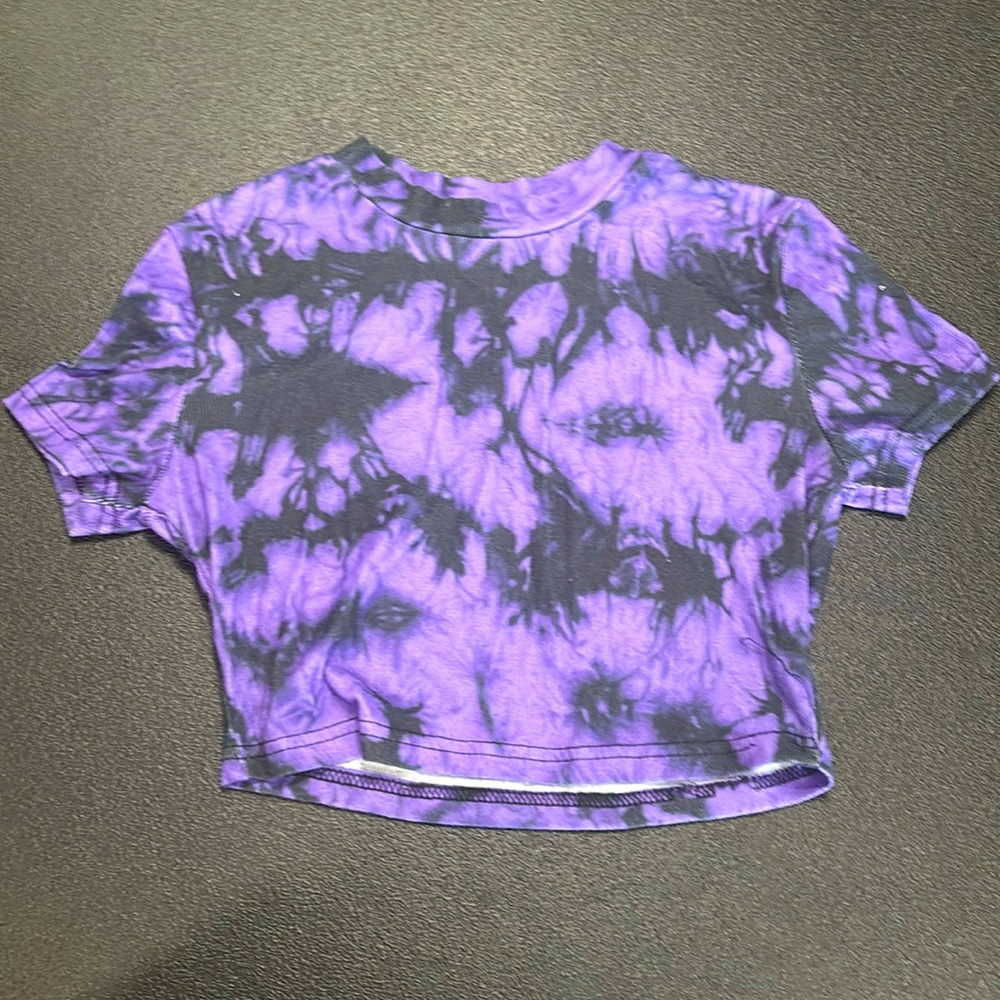 Cropped, purple & black Tye-Dye shirt